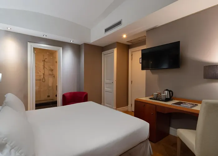 Отель Principe Torlonia 4*